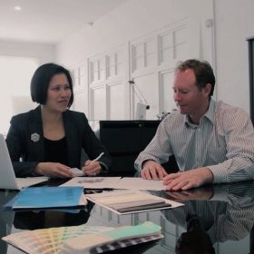 Video 1_3 Digital marketing experts working on online marketing services